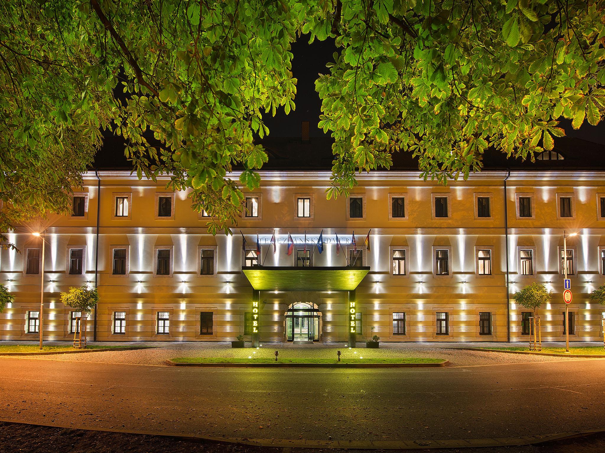 Ea Hotel Tereziansky Dvur Hradec Králové Eksteriør bilde